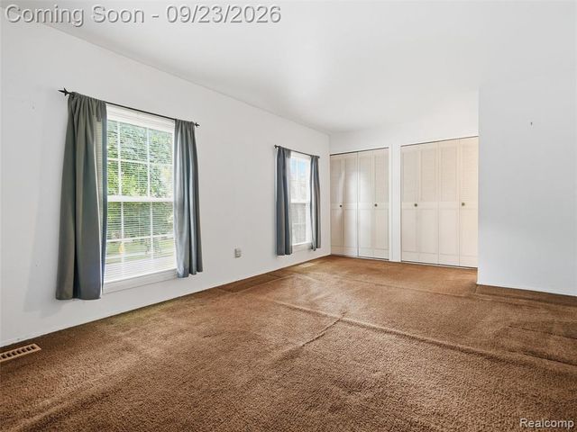 1204 Kings Cove Drive, Rochester Hills, MI 48306