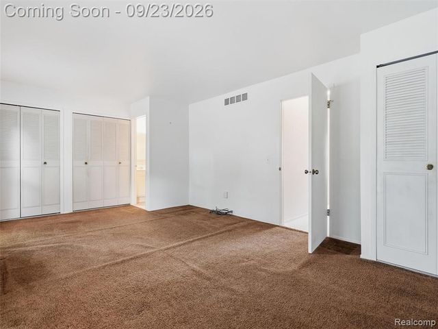 1204 Kings Cove Drive, Rochester Hills, MI 48306