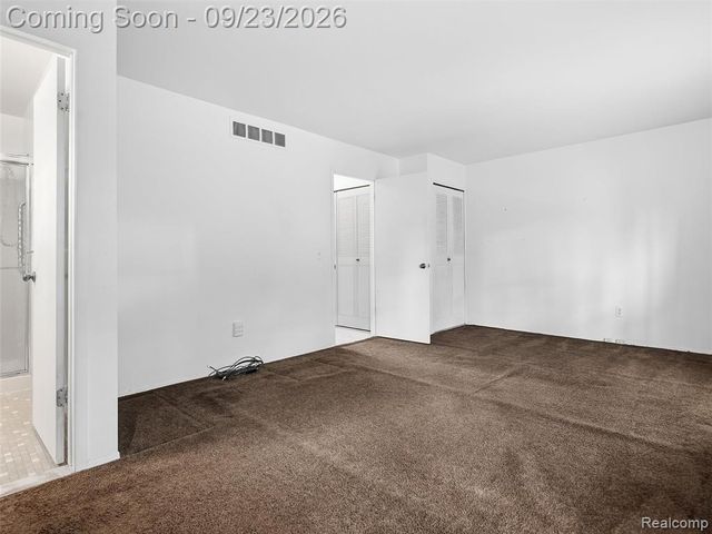 1204 Kings Cove Drive, Rochester Hills, MI 48306