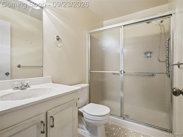 1204 Kings Cove Drive, Rochester Hills, MI 48306