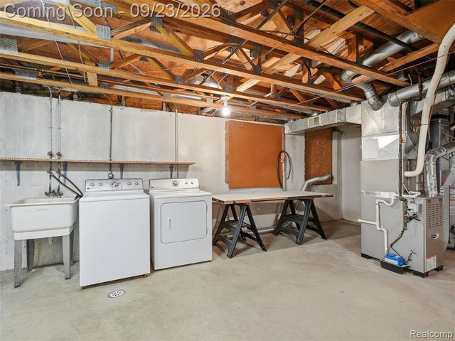 1204 Kings Cove Drive, Rochester Hills, MI 48306