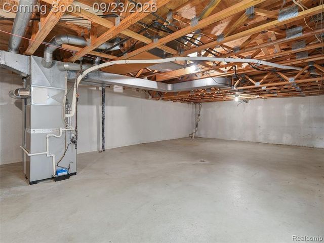 1204 Kings Cove Drive, Rochester Hills, MI 48306