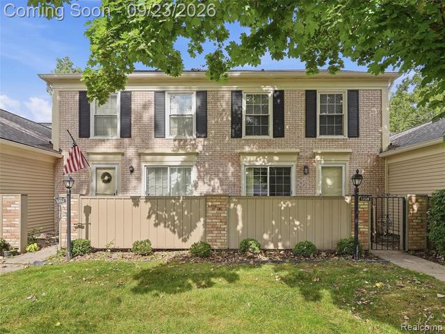 1204 Kings Cove Drive, Rochester Hills, MI 48306