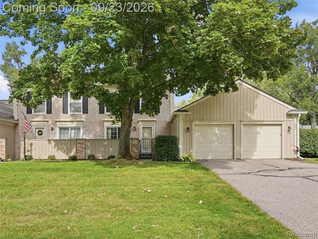 1204 Kings Cove Drive, Rochester Hills, MI 48306