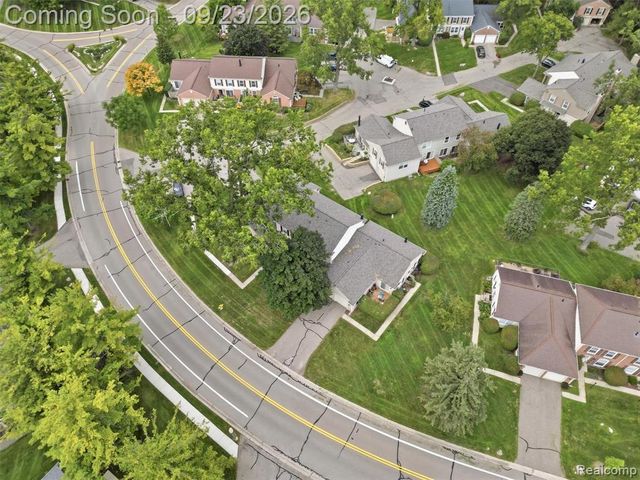 1204 Kings Cove Drive, Rochester Hills, MI 48306