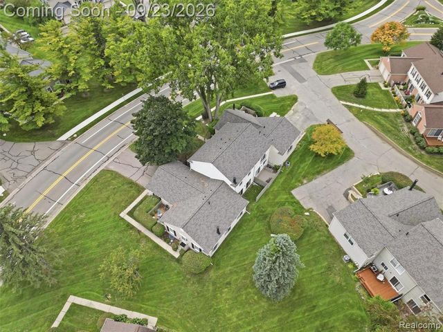 1204 Kings Cove Drive, Rochester Hills, MI 48306