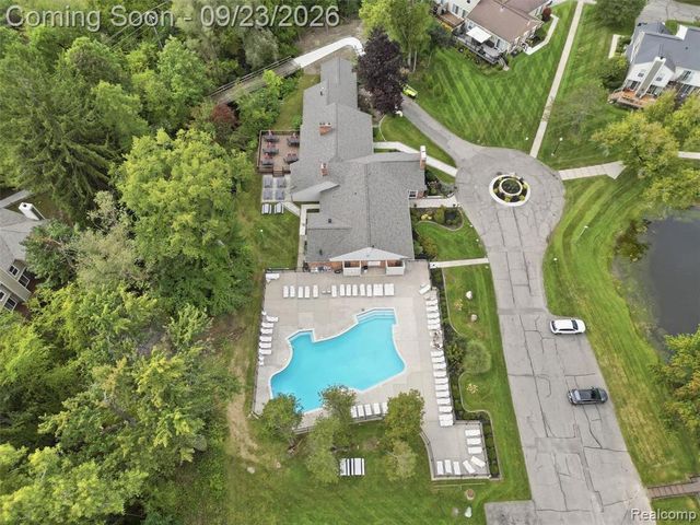 1204 Kings Cove Drive, Rochester Hills, MI 48306