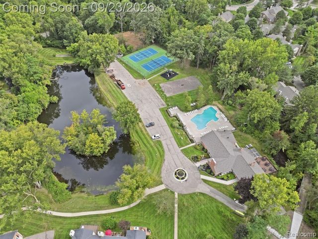 1204 Kings Cove Drive, Rochester Hills, MI 48306