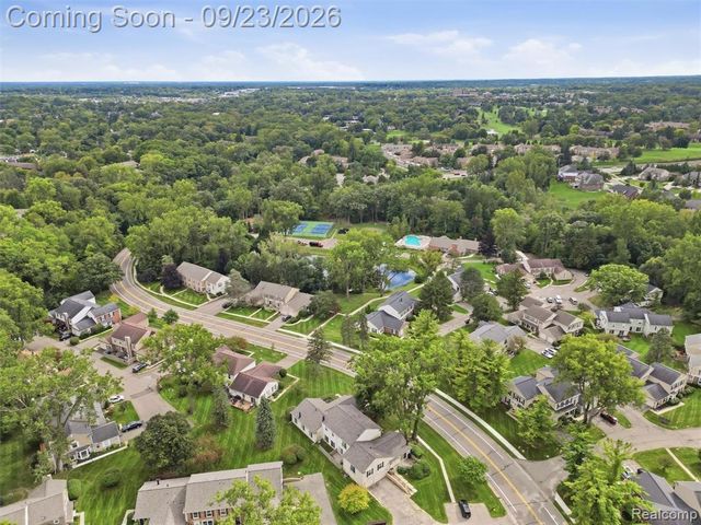 1204 Kings Cove Drive, Rochester Hills, MI 48306