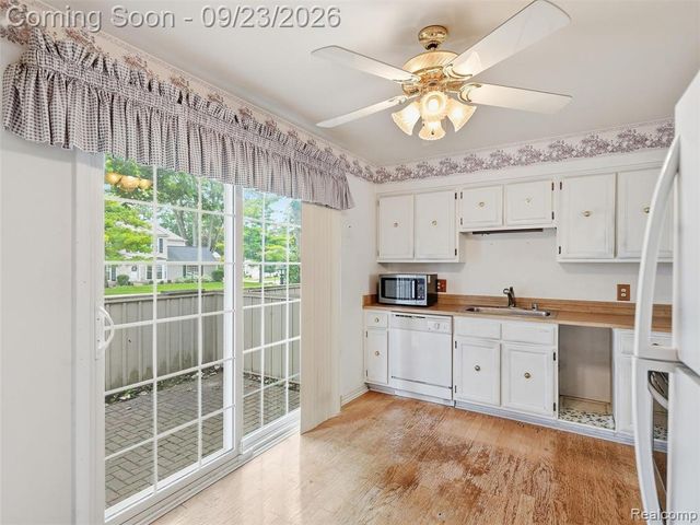 1204 Kings Cove Drive, Rochester Hills, MI 48306