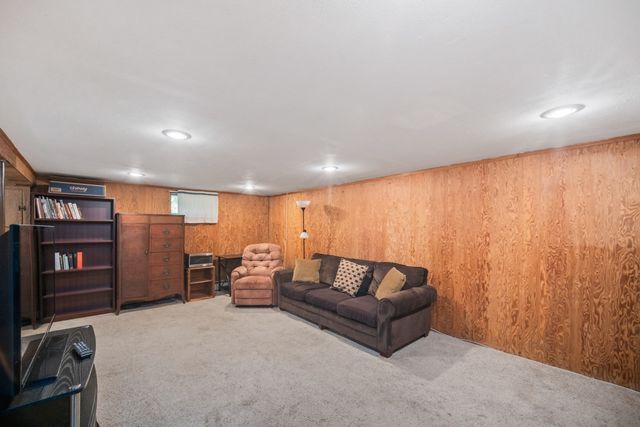 23 Pearson St, Chelmsford, MA 01824