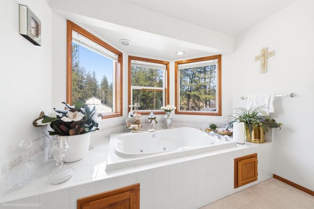 16607 N Primrose Ln, Nine Mile Falls, WA 99026