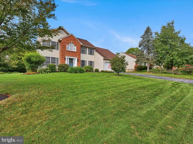 1041 HUNSICKER RD, Lancaster, PA 17601