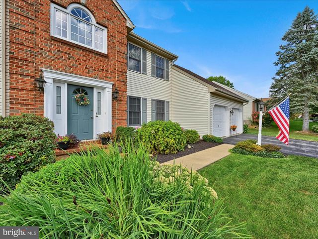 1041 HUNSICKER RD, Lancaster, PA 17601