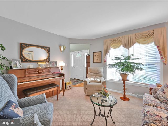1041 HUNSICKER RD, Lancaster, PA 17601