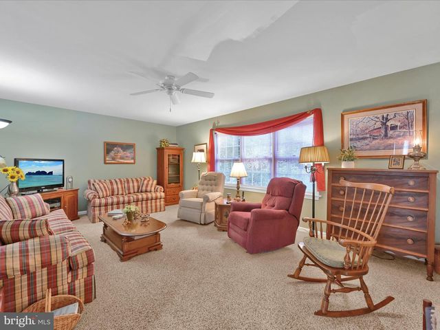 1041 HUNSICKER RD, Lancaster, PA 17601