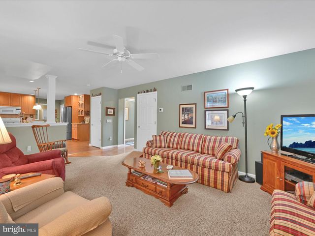 1041 HUNSICKER RD, Lancaster, PA 17601