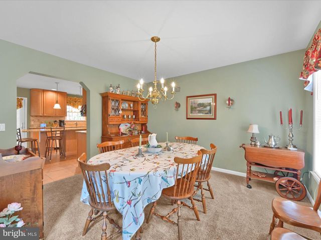 1041 HUNSICKER RD, Lancaster, PA 17601