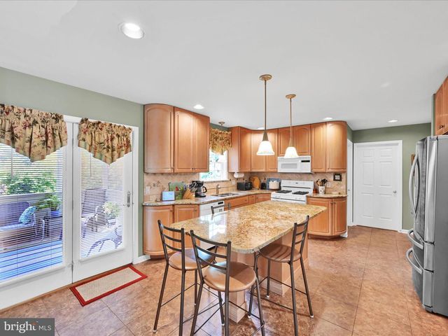 1041 HUNSICKER RD, Lancaster, PA 17601