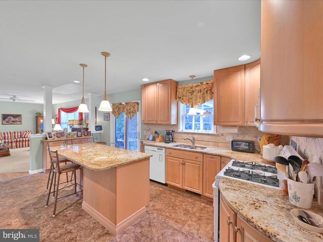 1041 HUNSICKER RD, Lancaster, PA 17601
