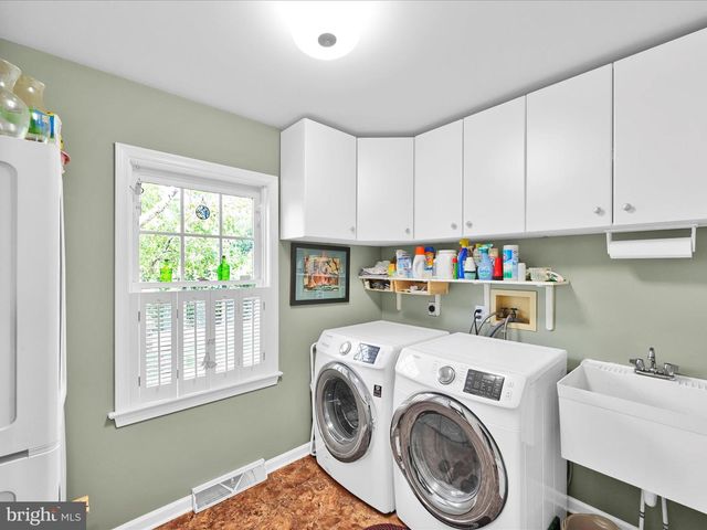 1041 HUNSICKER RD, Lancaster, PA 17601