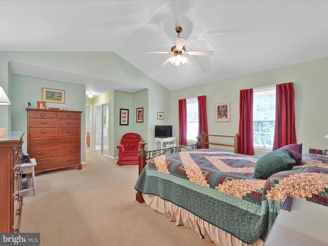 1041 HUNSICKER RD, Lancaster, PA 17601