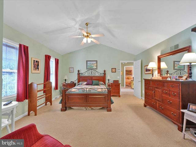 1041 HUNSICKER RD, Lancaster, PA 17601