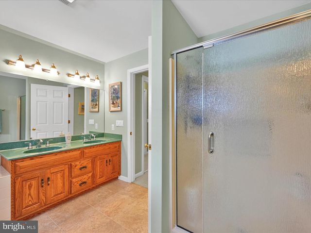 1041 HUNSICKER RD, Lancaster, PA 17601