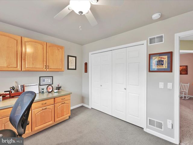 1041 HUNSICKER RD, Lancaster, PA 17601