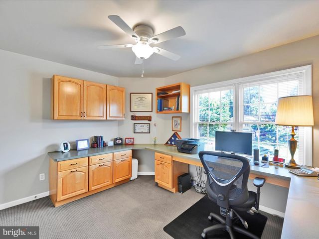 1041 HUNSICKER RD, Lancaster, PA 17601