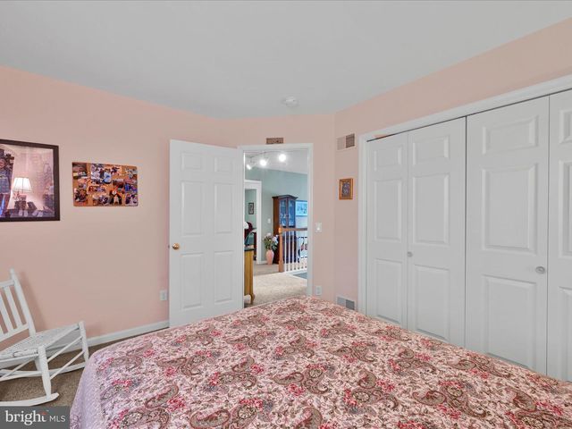 1041 HUNSICKER RD, Lancaster, PA 17601