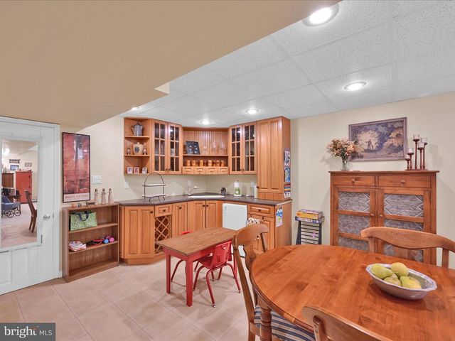 1041 HUNSICKER RD, Lancaster, PA 17601