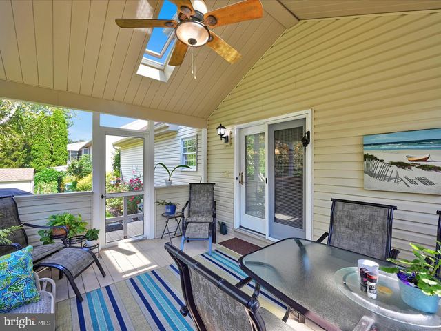 1041 HUNSICKER RD, Lancaster, PA 17601