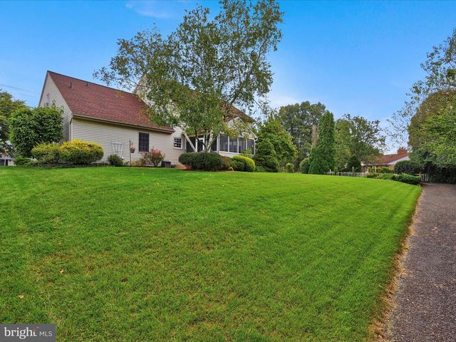 1041 HUNSICKER RD, Lancaster, PA 17601