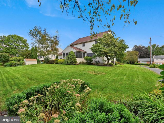 1041 HUNSICKER RD, Lancaster, PA 17601