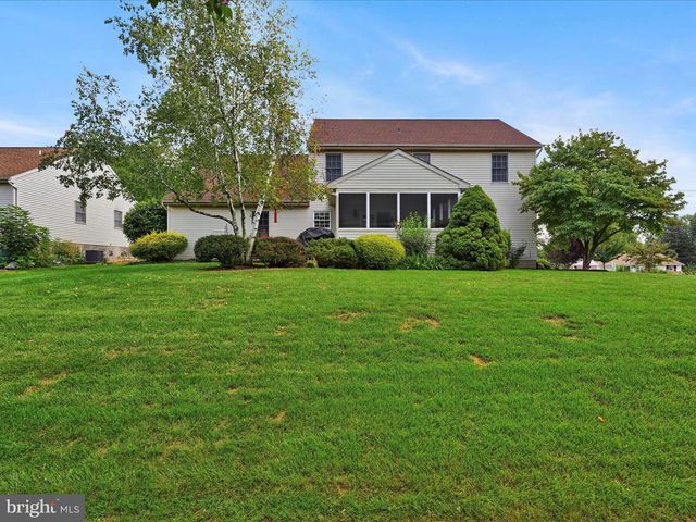 1041 HUNSICKER RD, Lancaster, PA 17601