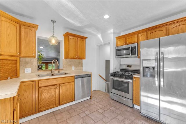 950 E Sprague Road, Broadview Heights, OH 44147