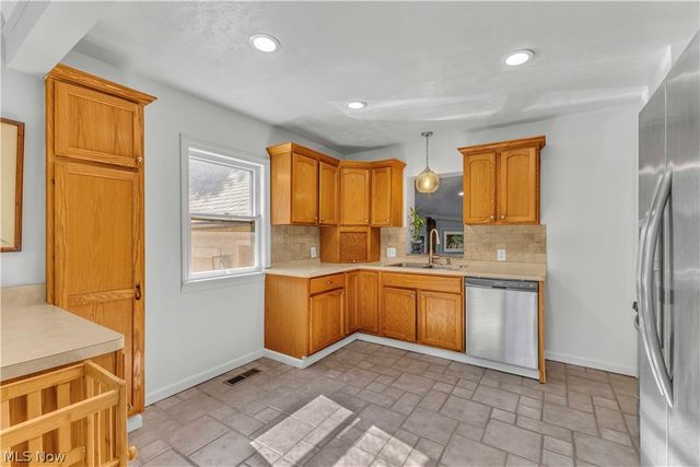 950 E Sprague Road, Broadview Heights, OH 44147
