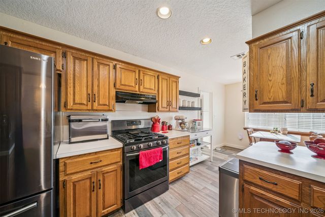 10610 E 96th Place North, Owasso, OK 74055