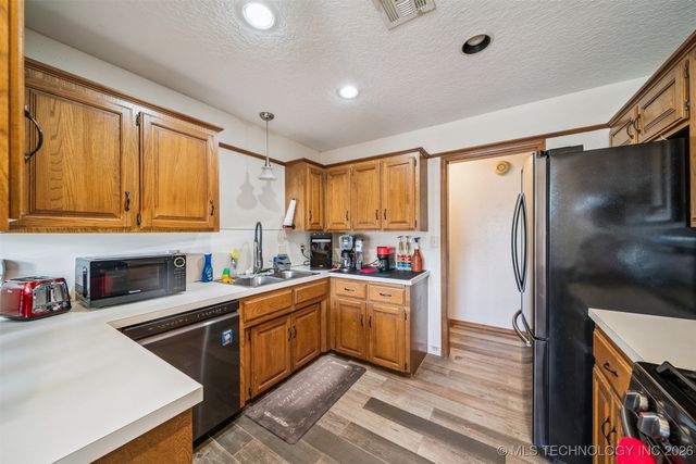 10610 E 96th Place North, Owasso, OK 74055