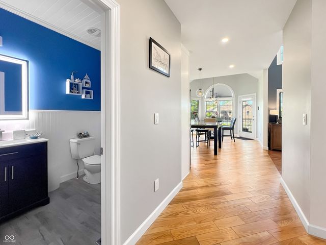 6075 Waterside Drive, Columbus, IN 47201