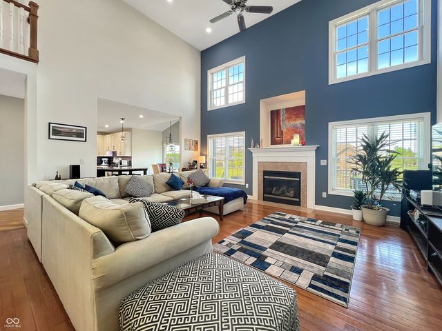 6075 Waterside Drive, Columbus, IN 47201