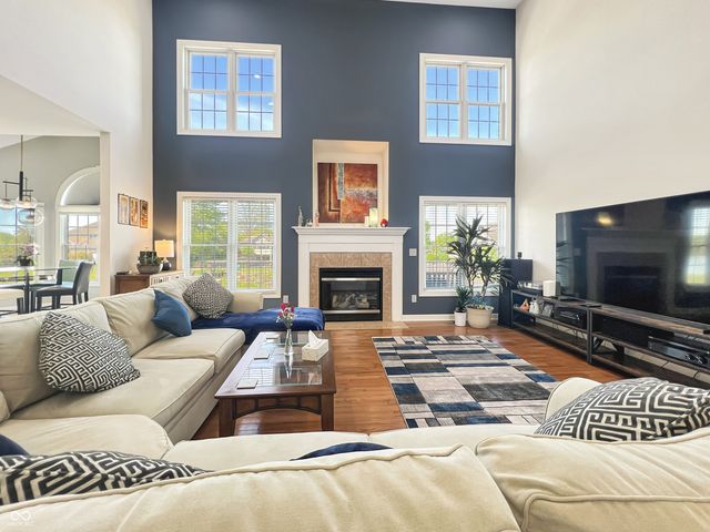6075 Waterside Drive, Columbus, IN 47201