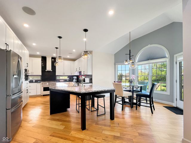 6075 Waterside Drive, Columbus, IN 47201