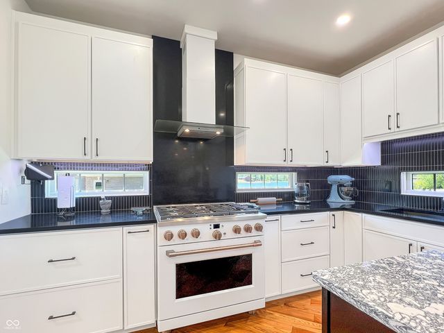 6075 Waterside Drive, Columbus, IN 47201