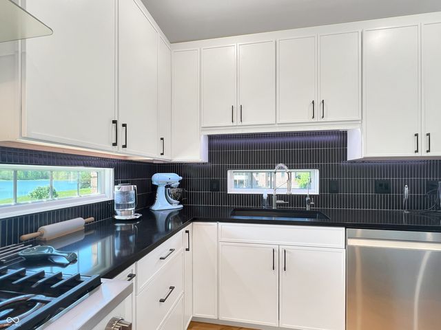 6075 Waterside Drive, Columbus, IN 47201