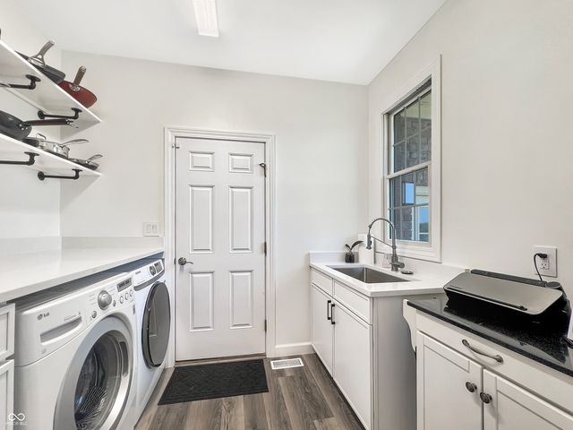 6075 Waterside Drive, Columbus, IN 47201