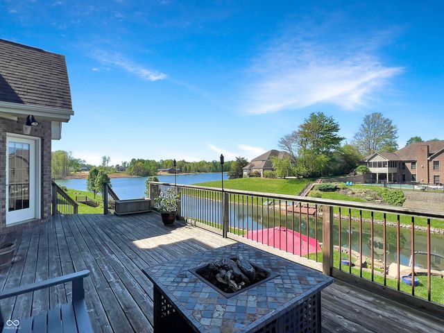 6075 Waterside Drive, Columbus, IN 47201