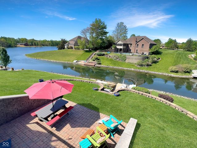 6075 Waterside Drive, Columbus, IN 47201