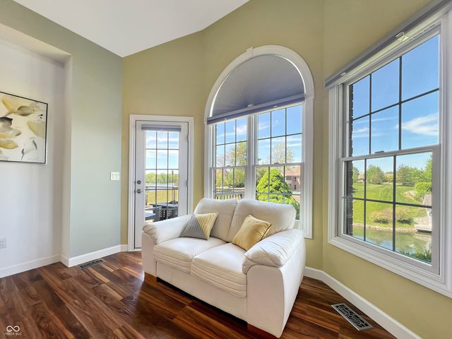 6075 Waterside Drive, Columbus, IN 47201